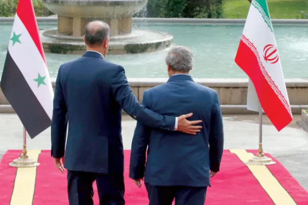 وزير الخارجية الإيراني (يسار) ونظيره السوري المقداد بطهران في نوفمبر الماضي (إ.ب.أ)