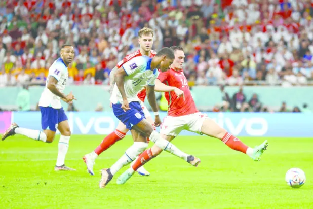 عاد راشفورد إلى صفوف المنتخب الإنجليزي وتألق وهز شباك ويلز مرتين (رويترز)