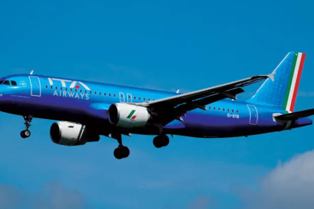 طائرة تابعة لشركة إيتا الإيطالية (رويترز)