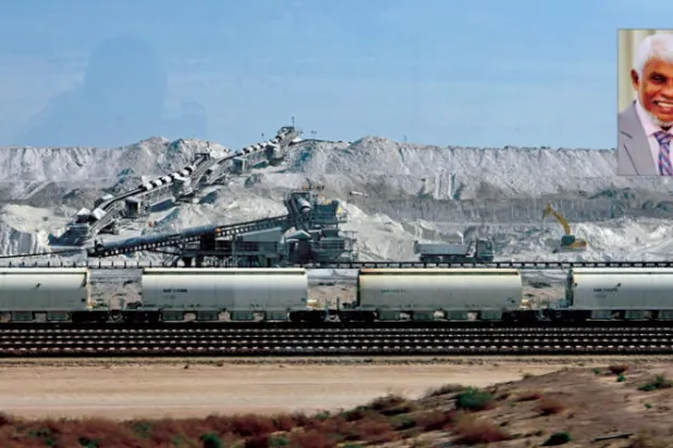 صورة أرشيفية تظهر مسار قاطرات تنقل مواد تعدينية من مدينة الجبيل السعودية (غيتي)  -   نصير أحمد وزير البيئة السريلانكي