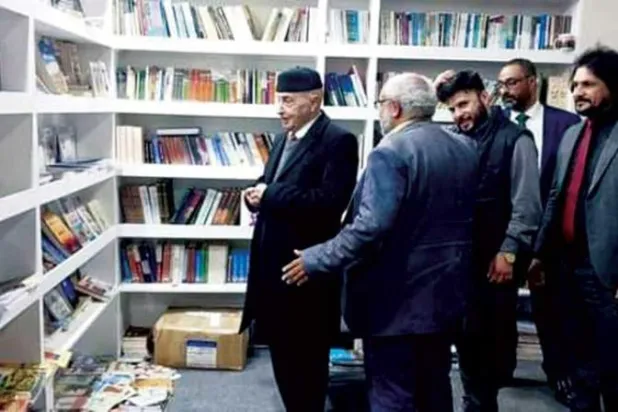 صورة وزعها مجلس النواب لتفقد رئيسه دور نشر ليبية في معرض القاهرة الدولي للكتاب
