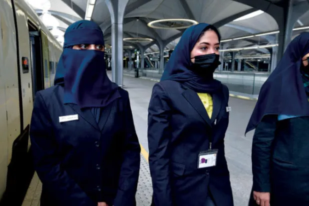 سعوديات يعملن في قيادة القطار السريع في المملكة (أ.ف.ب)