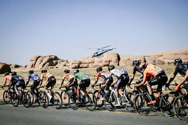 جانب من منافسات المرحلة الثانية لبطولة طواف العلا (الشرق الأوسط)