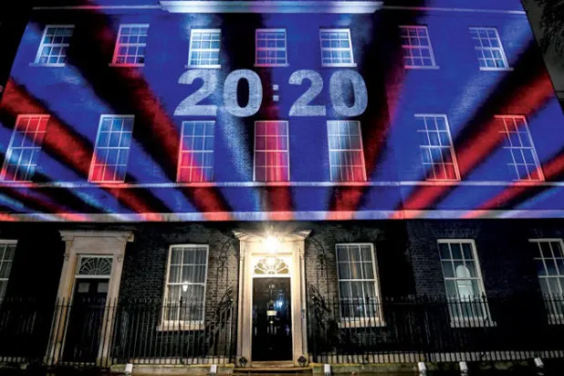 عد تنازلي على مقر الحكومة البريطانية في لندن يوم 31 يناير 2020 قبل تنفيذ «بريكست» (رويترز)