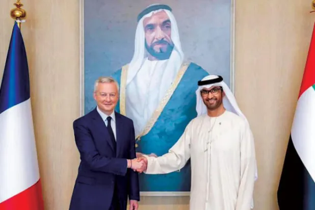 الجابر ولو مير خلال لقائهما الإمارات أمس (الشرق الأوسط)