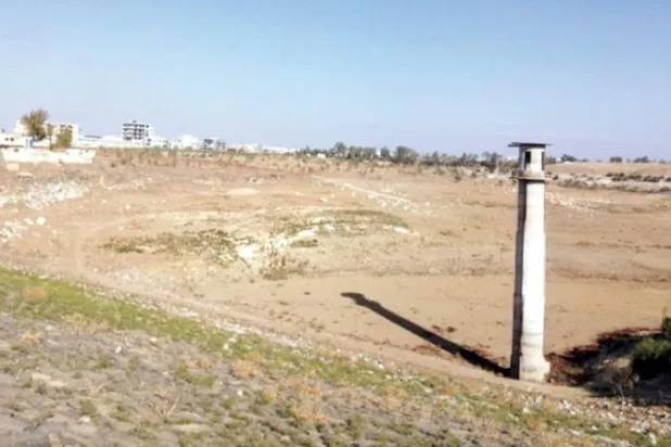 سد مدينة درعا البلد الذي يشهد جفافاً منذ سنوات (الشرق الأوسط)