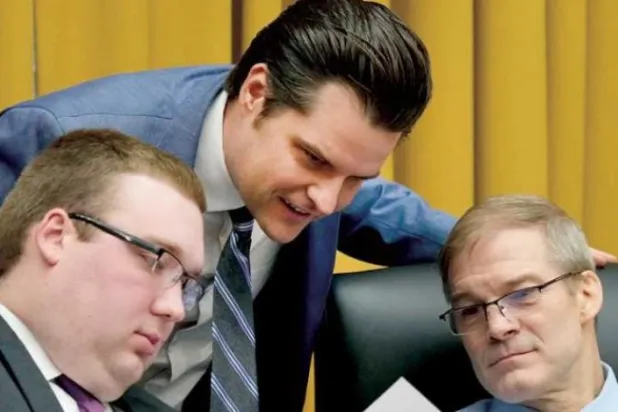 Cumhuriyetçi Temsilciler Meclisi üyeleri Matt Gaetz ve Jim Jordan dünkü Yargı Komitesi toplantısında (AFP)