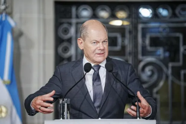  
کنفرانس خبری روز شنبه شولتز در بئنوس آیرس پایتخت آرژانتین (د پ آ)