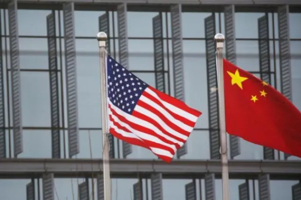 علما أميركا والصين (رويترز)