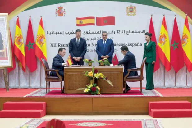 رئيس الحكومة المغربية ونظيره الإسباني خلال توقيع عدد من الاتفاقيات بين البلدين أول من أمس في الرباط (أ.ب)