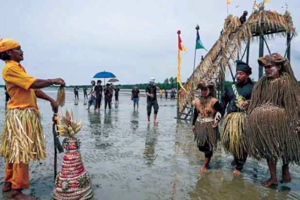 ماليزيون يحتفلون بمهرجان تقليدي قرب كوالالمبور في 26 يناير الماضي (أ.ف.ب)