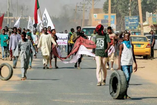 مواكب أسبوعية للمحتجين في السودان (أ.ف.ب)