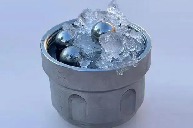 علماء يكتشفون شكلا جديدا من الجليد قد يغيّر طريقة تفكيرنا