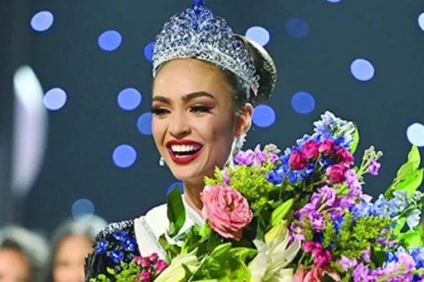 Miss Universe 2023 pictured with her crown, designed by Maison Mouawad. (Maison Mouawad)