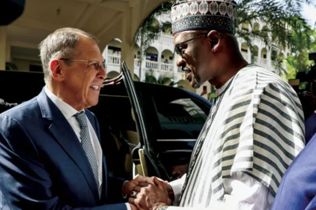 لافروف مع نظيره وزير خارجية مالي(ا.ف.ب)