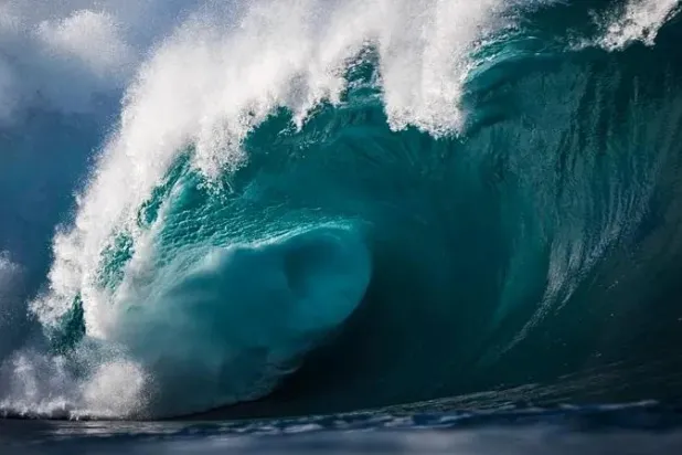 صورة تعبيرية عن التسونامي (أيستوك)