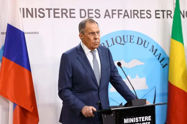 وزير الخارجية الروسي سيرغي لافروف في باماكو (أ.ف.ب)