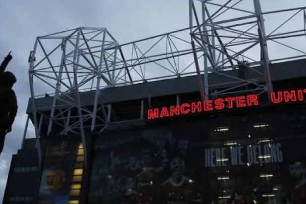 مانشستر يونايتد يجذب الراغبين لشرائه كونه من أعظم أندية العالم (رويترز)