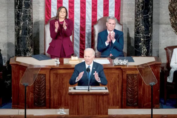 بايدن يلقي خطاب «حال الاتحاد» في مجلس النواب بواشنطن أول من أمس (د.ب.أ)