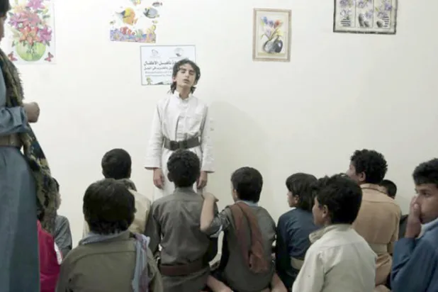 أطفال مجندون مع الحوثيين جرى إعادة تأهيلهم في مأرب بدعم سعودي (أ.ب)