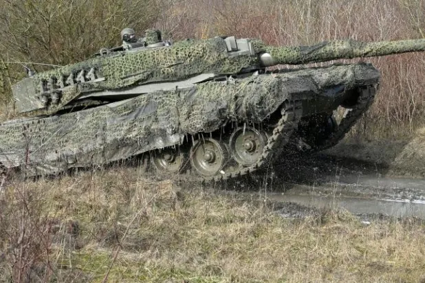 دبابة من طراز «ليوبارد 2 إيه 4 » القتالية (د.ب.أ)