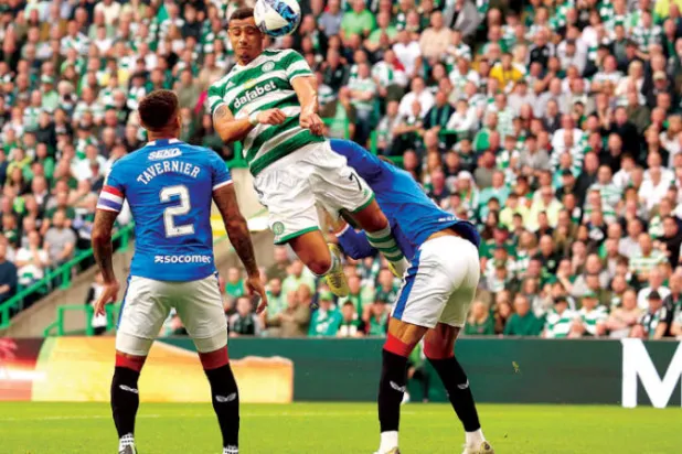 العلاقة بين تسديد الكرة بالرأس والأمراض الدماغية أصبحت واضحة... فهل يمكن منع التسديد بالرأس؟ (غيتي)