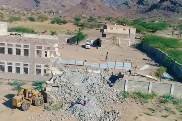 مدرسة في تعز اليمنية تم تطهيرها من الألغام الحوثية (مشروع «مسام» السعودي)