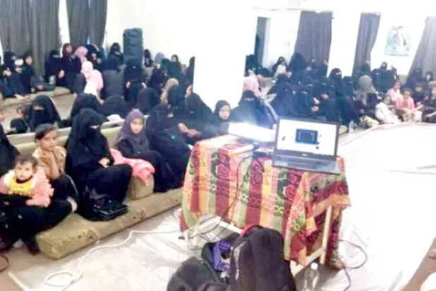 نساء وفتيات في صنعاء يخضعن لدروس حوثية (إعلام حوثي)