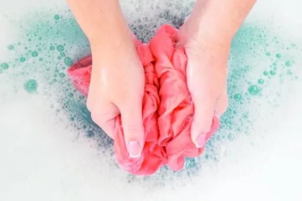 هل يُمكن غسل الملابس من دون منظفات مستقبلاً؟