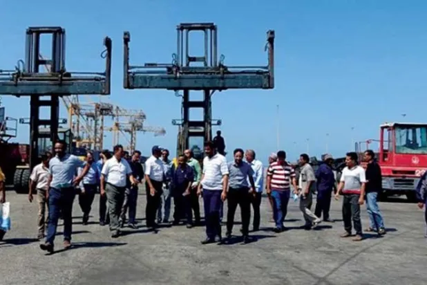 جانب من ميناء الحديدة اليمني الخاضع للانقلابيين (إعلام حوثي)