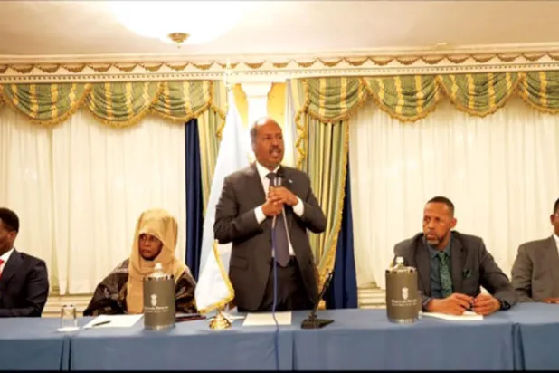 الرئيس الصومالي مع جالية بلاده في إيطاليا (وكالة الصومال الرسمية)