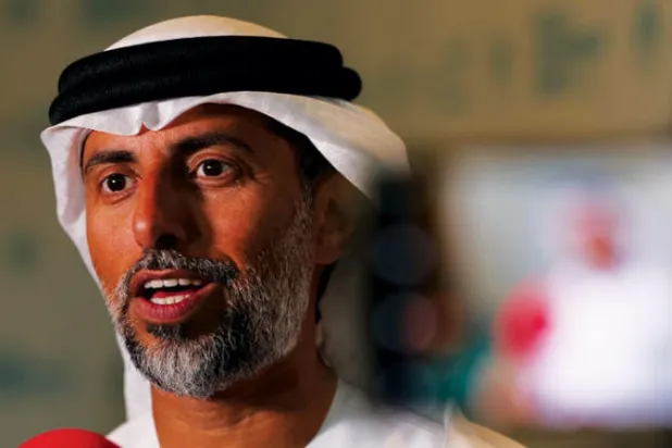 وزير الطاقة الإماراتي سهيل المزروعي يتحدث لوسائل الإعلام أمس على هامش قمة الحكومات في دبي (إ.ب.أ)