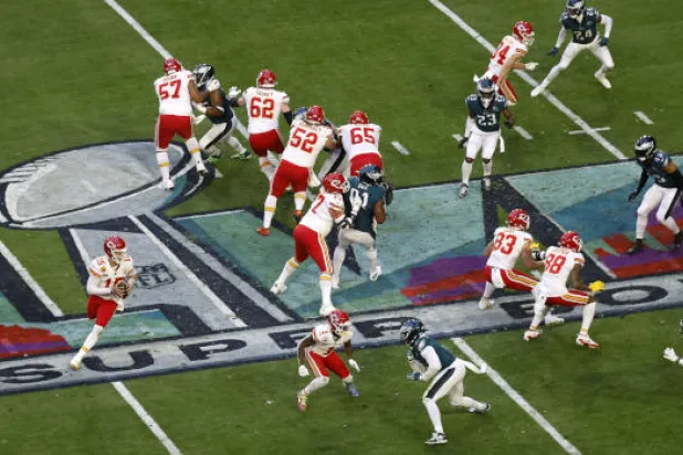 كانساس سيتي تشيفس توج بطلاً لمسابقة «سوبر بول» في كرة القدم الأميركية (د.ب.أ)