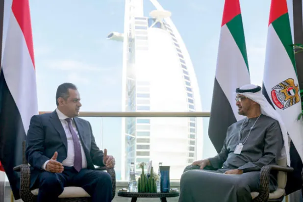 الشيخ محمد بن زايد آل نهيان يلتقي معين عبد الملك في دبي (رويترز)