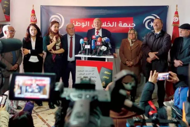 جانب من المؤتمر الصحافي لـ«جبهة الخلاص الوطني» بالعاصمة التونسية أمس (رويترز)