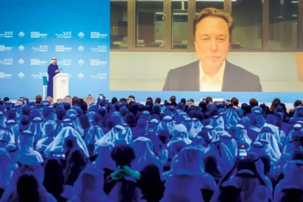 إيلون ماسك في القمة العالمية للحكومات 2 (أ.ف.ب)