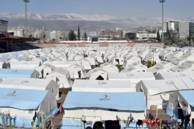 A camp housing the displaced in Kahramanmaras. (Asharq Al-Awsat) 
