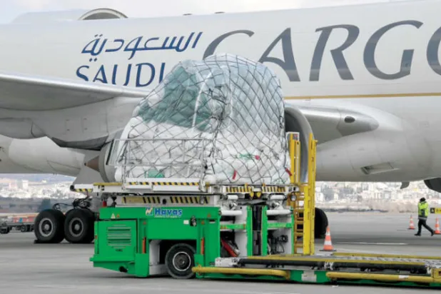 الطائرة السعودية العاشرة في غازي عنتاب أمس (الشرق الأوسط)
