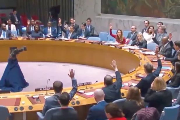 لقطة من فيديو نشر في حساب مجلس الأمن بـ«تويتر» أثناء التصويت على تمديد العقوبات على الحوثيين