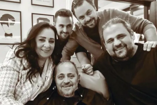 George Wassouf'un ailesiyle birlikte çektirdiği fotoğraf.