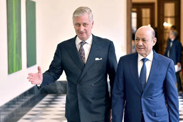 ملك بلجيكا يستقبل في بروكسل رئيس مجلس القيادة الرئاسي اليمني (أ.ف.ب)