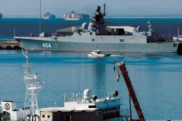 الفرقاطة الروسية رست في كيب تاون الاثنين 13 فبراير (رويترز)