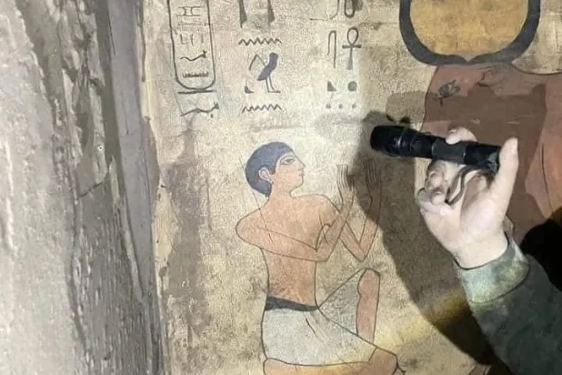 صورة للمقبرة المزيفة (فيسبوك)