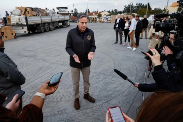 وزير الخارجية الأميركي أنتوني بلينكن متحدثاً إلى الإعلام اليوم من تركيا (رويترز)