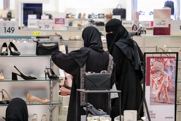 العنصر النسائي الأكثر إقبالاً على الشراء من منصة «إنستغرام» في السعودية (الشرق الأوسط)