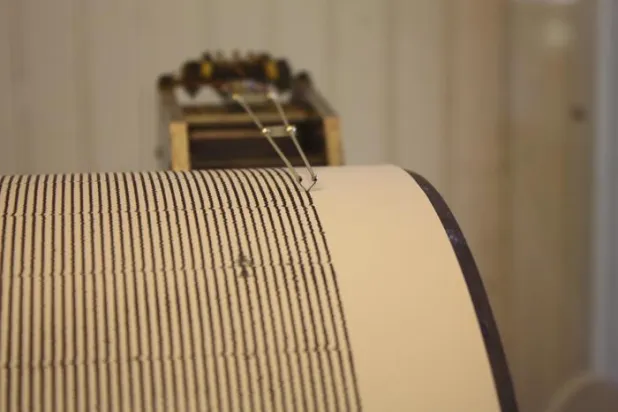 جهاز قياس النشاط الزلزالي (الفريق البحثي)