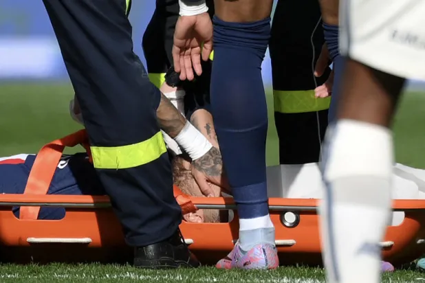 نيمار عانى من إصابة قوية أمام ليل (أ.ف.ب)