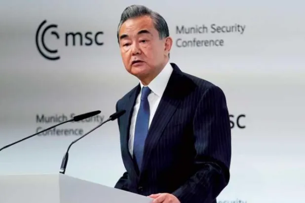 وانغ يي يزور موسكو حالياً (أ.ب)