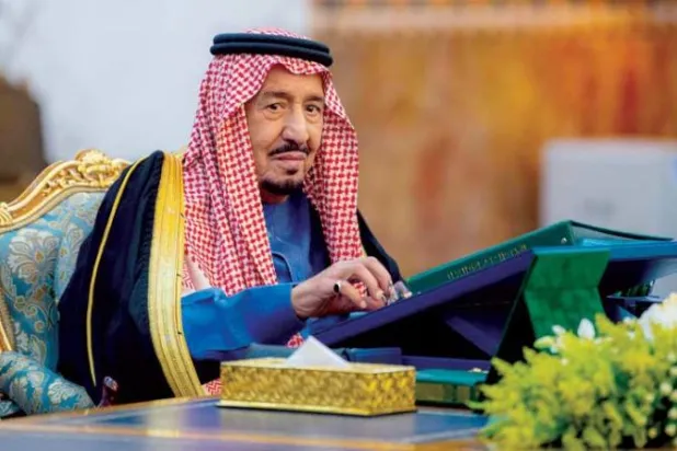 خادم الحرمين الشريفين لدى ترؤسه جلسة مجلس الوزراء أمس (واس)