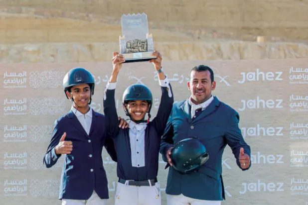 سعوديون خلال تتويجهم في حي طريف بكأس الفروسية (الاتحاد السعودي للفروسية)